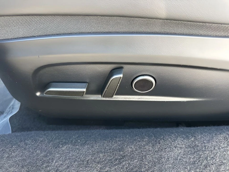 2025 Tesla Model 3 - Image 10 of 21