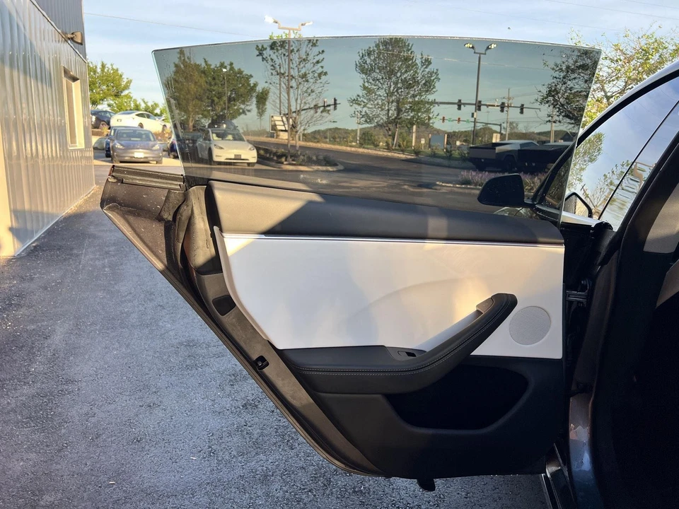 2025 Tesla Model 3 - Image 7 of 17