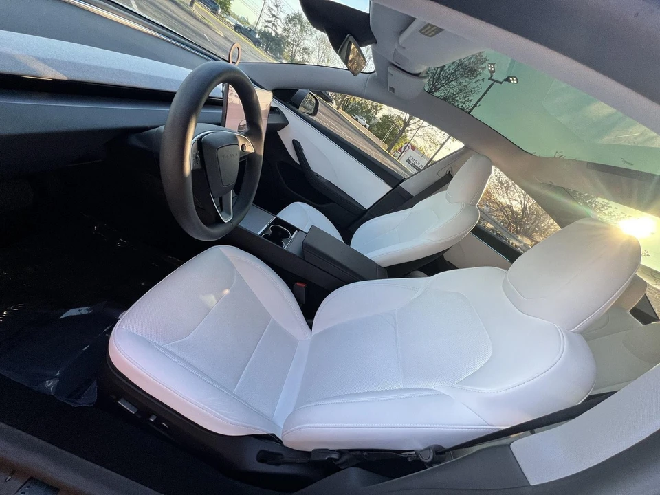 2025 Tesla Model 3 - Image 10 of 17