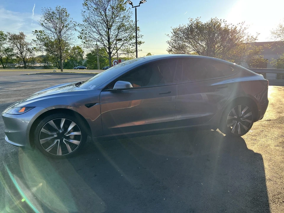 2025 Tesla Model 3 - Image 4 of 17