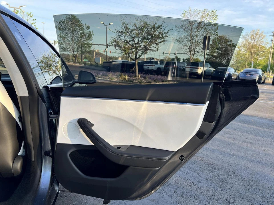 2025 Tesla Model 3 - Image 13 of 17