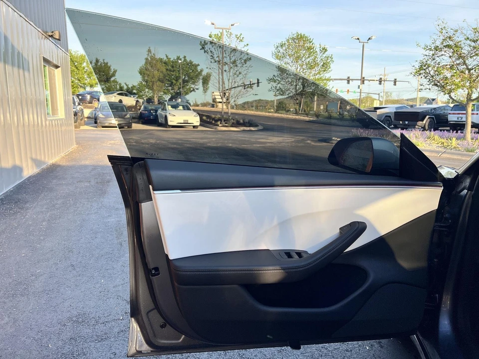 2025 Tesla Model 3 - Image 9 of 17