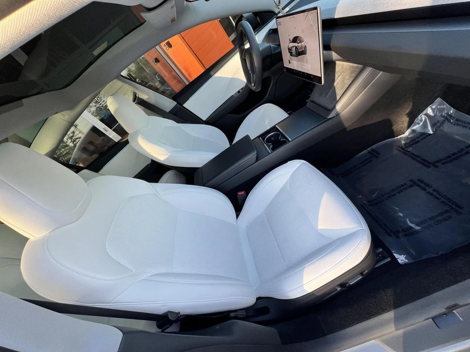 2025 Tesla Model 3 - Image 12 of 17