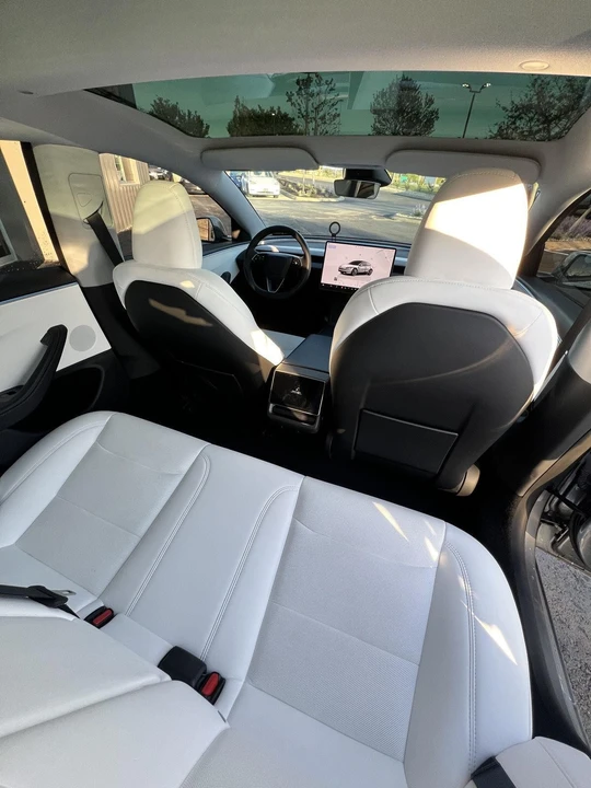 2025 Tesla Model 3 - Image 15 of 17
