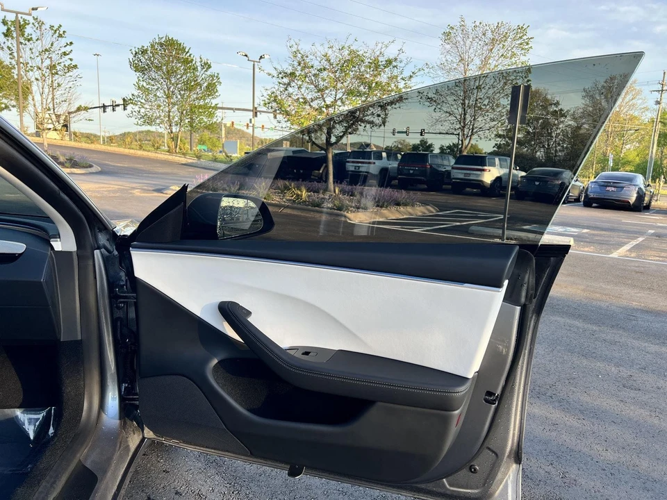2025 Tesla Model 3 - Image 11 of 17