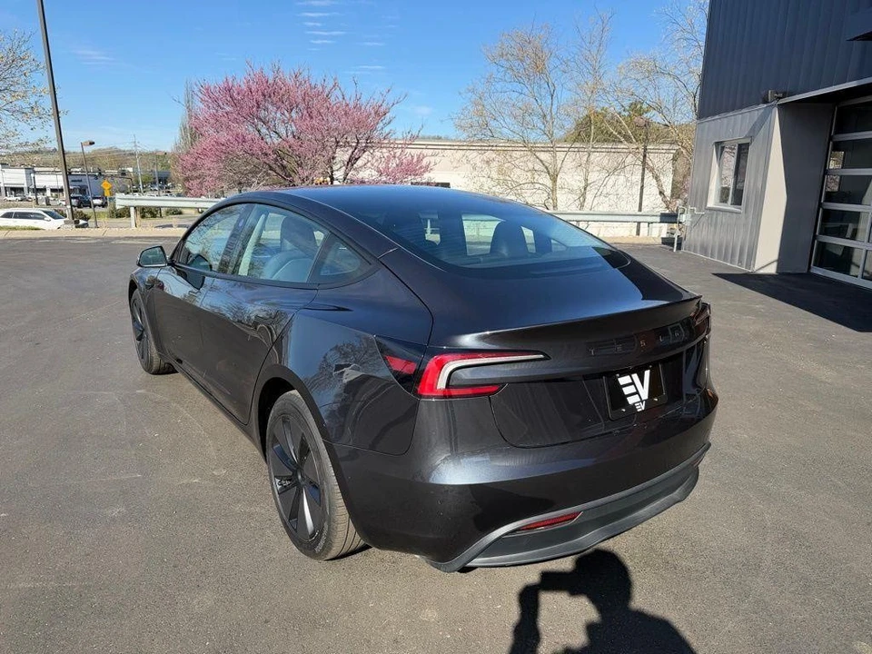 2025 Tesla Model 3 - Image 7 of 21