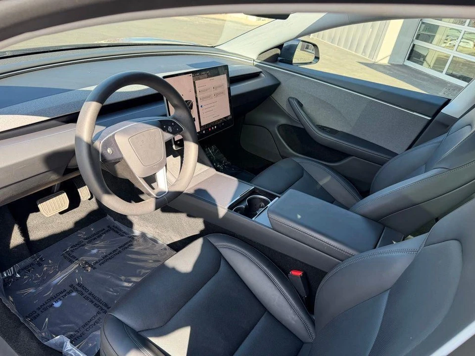 2025 Tesla Model 3 - Image 10 of 21