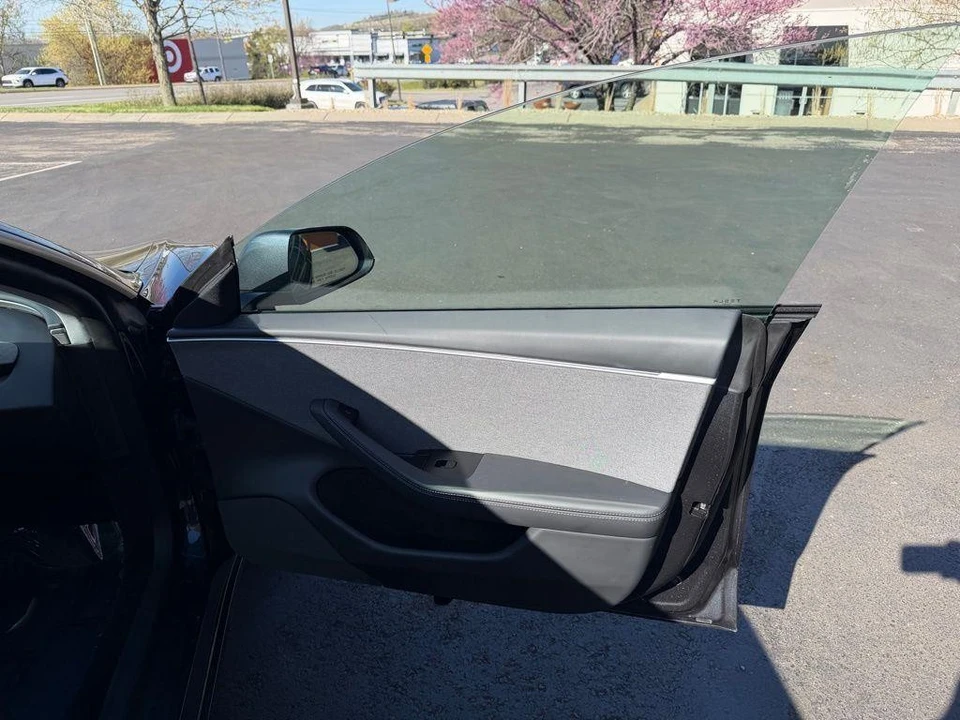 2025 Tesla Model 3 - Image 19 of 21