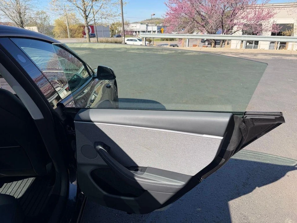 2025 Tesla Model 3 - Image 17 of 21