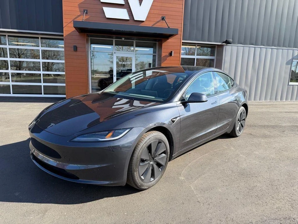 2025 Tesla Model 3 - Image 9 of 21