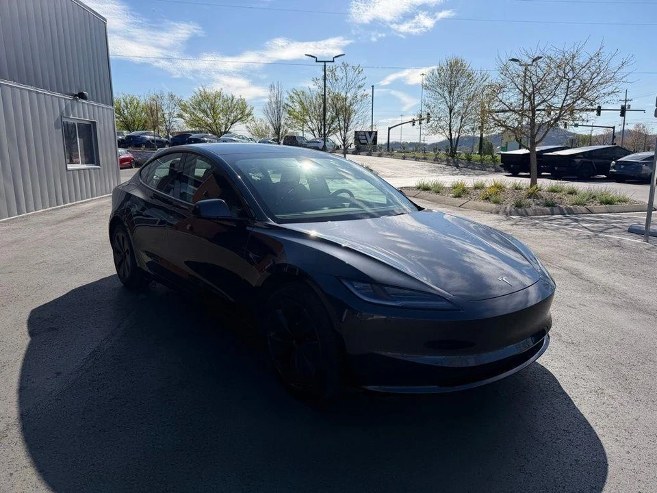 2025 Tesla Model 3 - Image 3 of 21