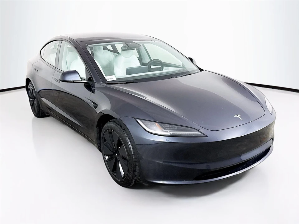2025 Tesla Model 3 - Image 15 of 18