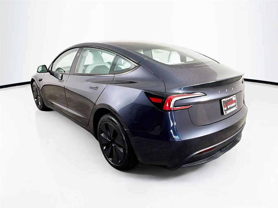 2025 Tesla Model 3 - Image 13 of 18