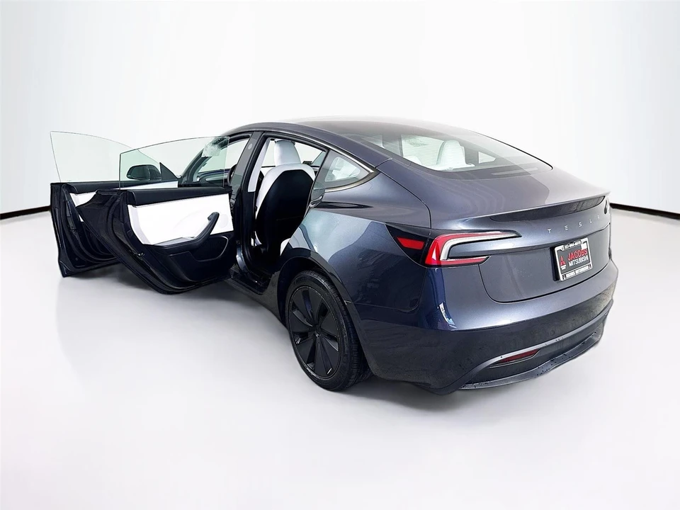 2025 Tesla Model 3 - Image 18 of 18