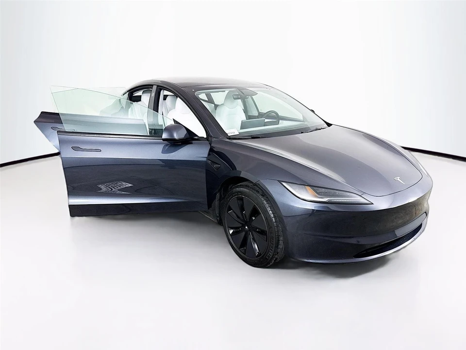 2025 Tesla Model 3 - Image 17 of 18