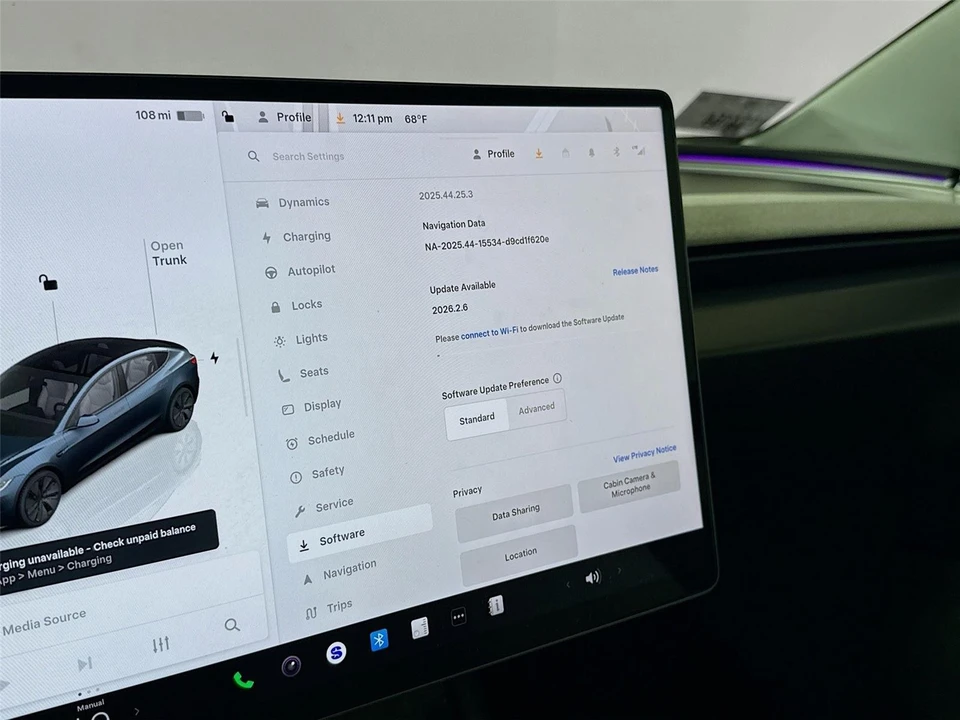 2025 Tesla Model 3 - Image 4 of 18