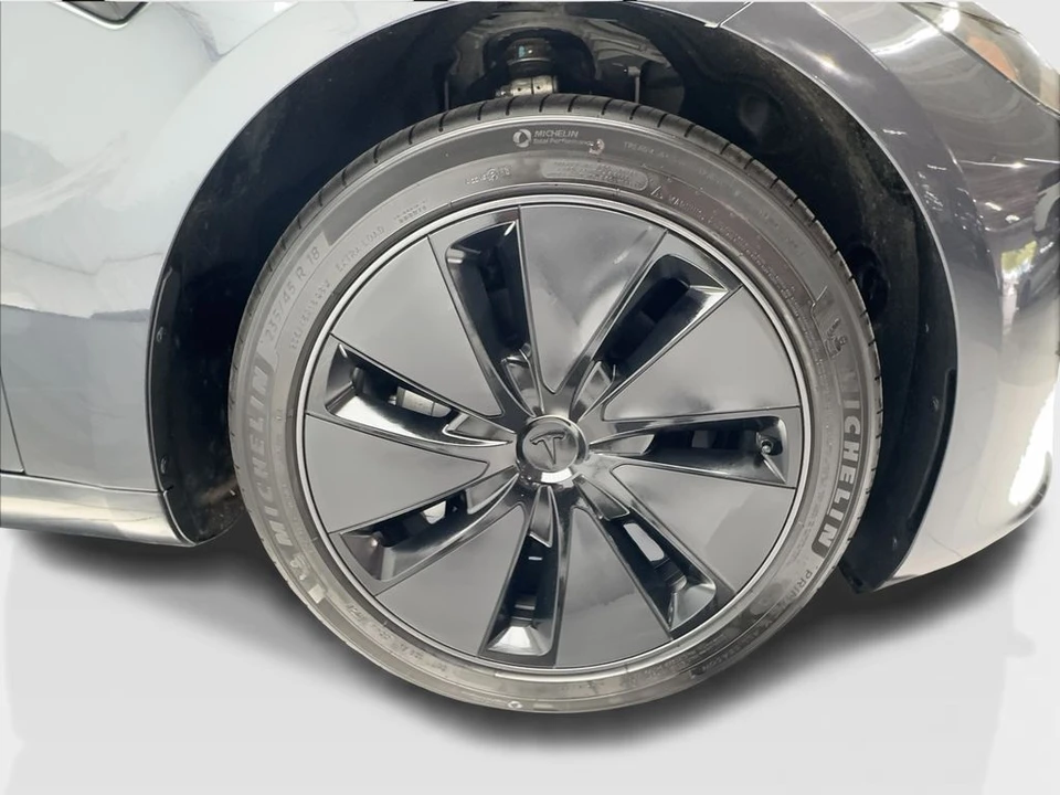 2025 Tesla Model 3 - Image 13 of 21
