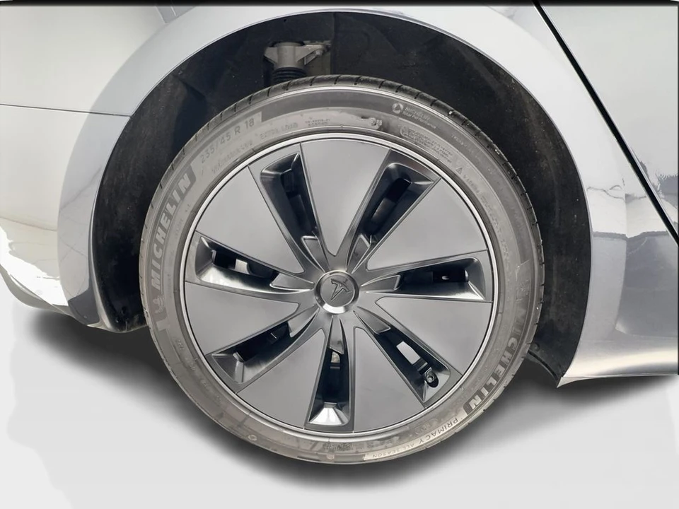 2025 Tesla Model 3 - Image 14 of 21