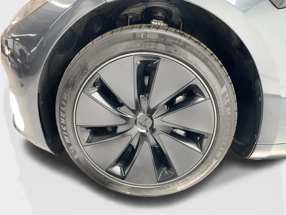 2025 Tesla Model 3 - Image 12 of 21