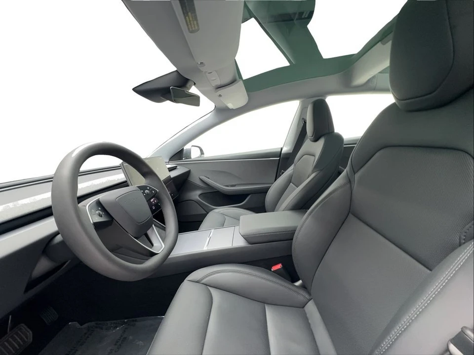 2025 Tesla Model 3 - Image 19 of 21