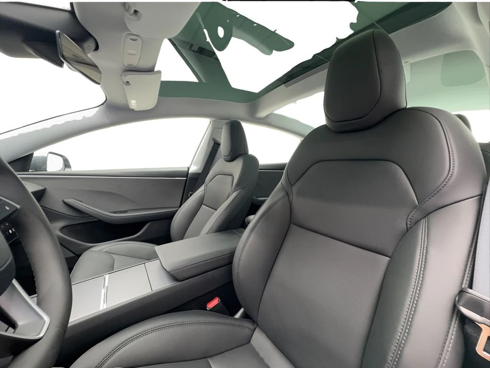 2025 Tesla Model 3 - Image 18 of 21