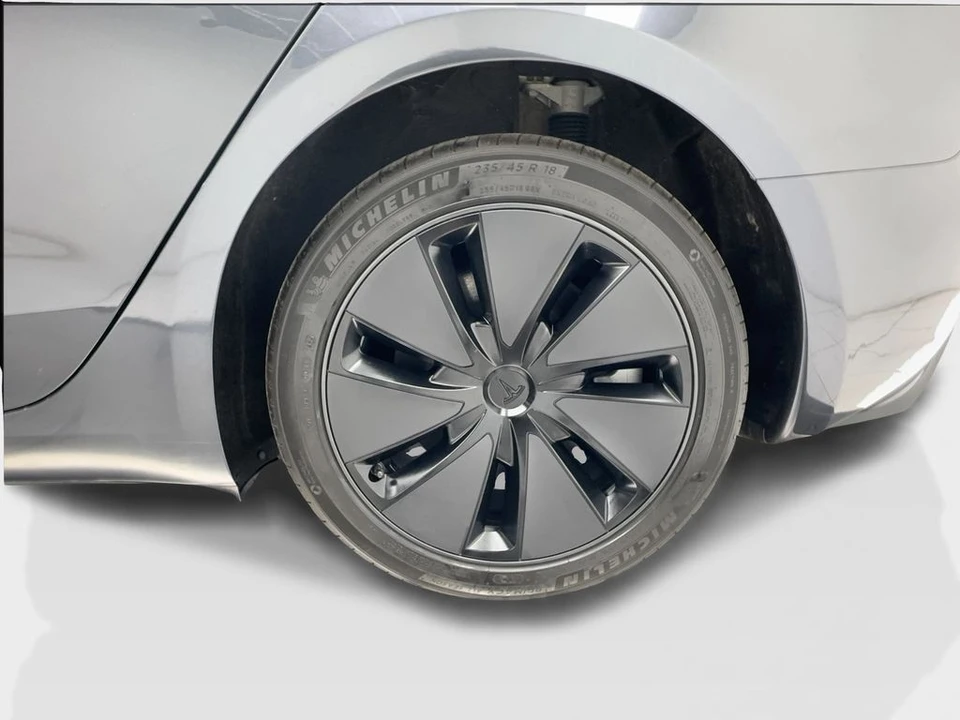 2025 Tesla Model 3 - Image 11 of 21