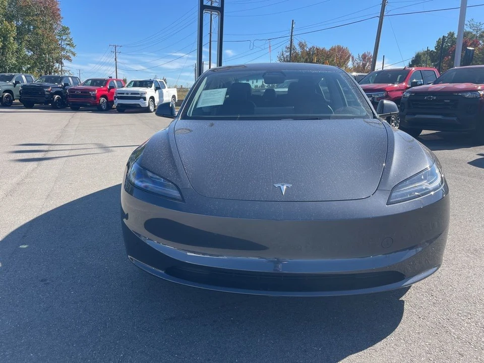 2025 Tesla Model 3 - Image 8 of 12