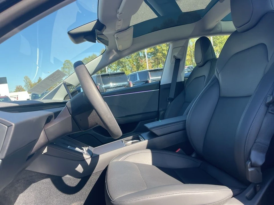 2025 Tesla Model 3 - Image 9 of 12