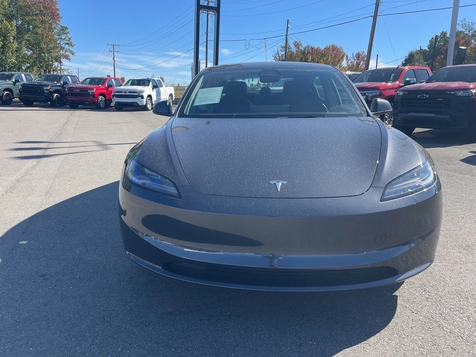 2025 Tesla Model 3 - Image 8 of 12