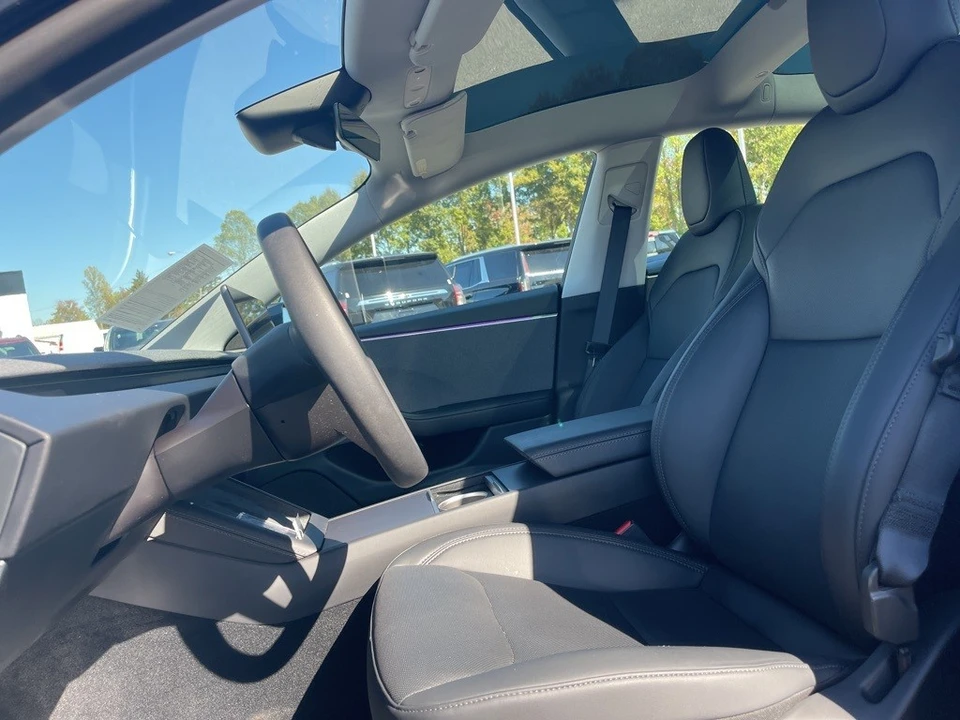 2025 Tesla Model 3 - Image 9 of 12