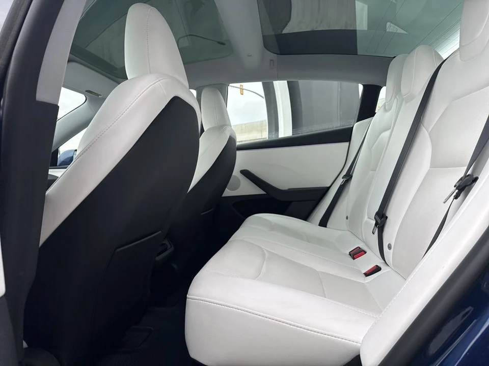 2025 Tesla Model 3 - Image 16 of 21