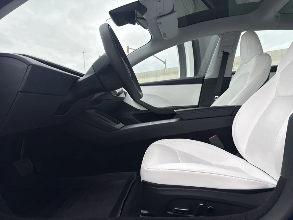 2025 Tesla Model 3 - Image 13 of 21