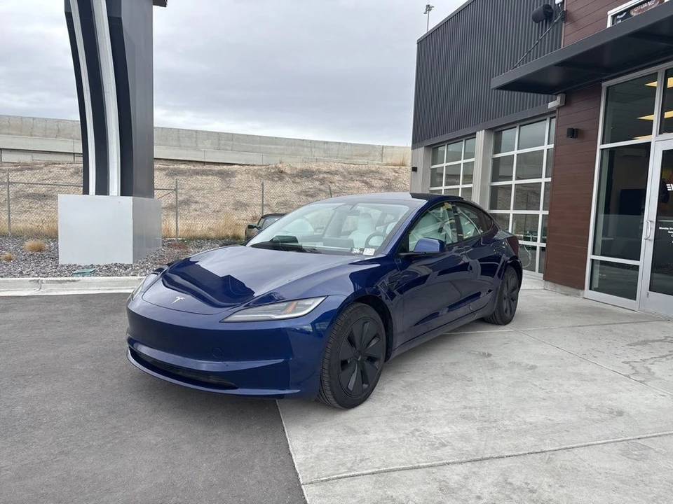 2025 Tesla Model 3 - Image 4 of 21