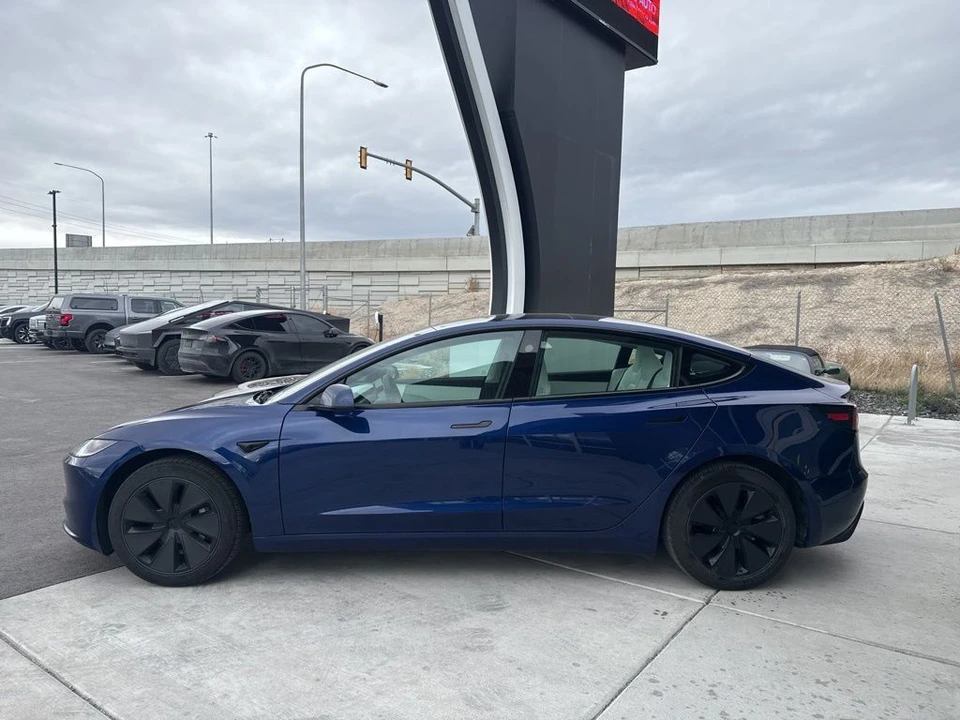 2025 Tesla Model 3 - Image 5 of 21