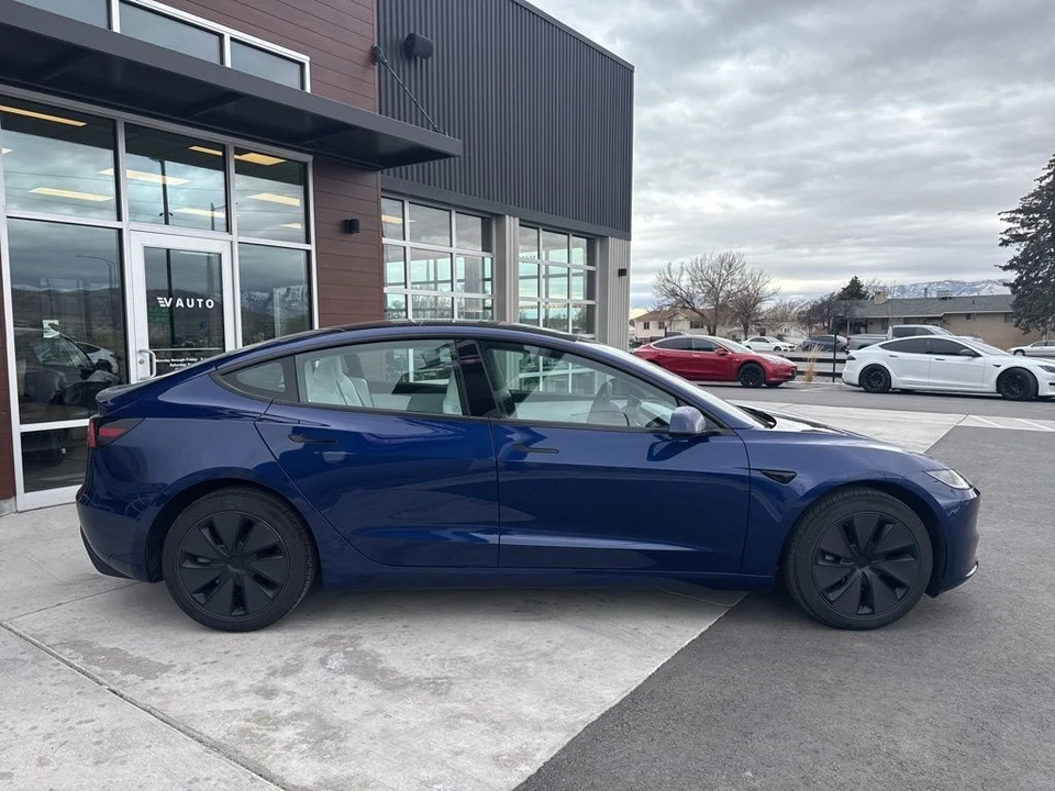 2025 Tesla Model 3 - Image 9 of 21