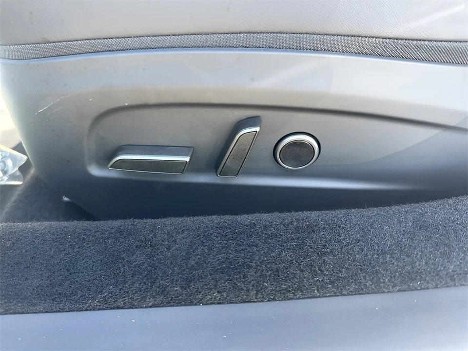 2025 Tesla Model 3 - Image 10 of 12