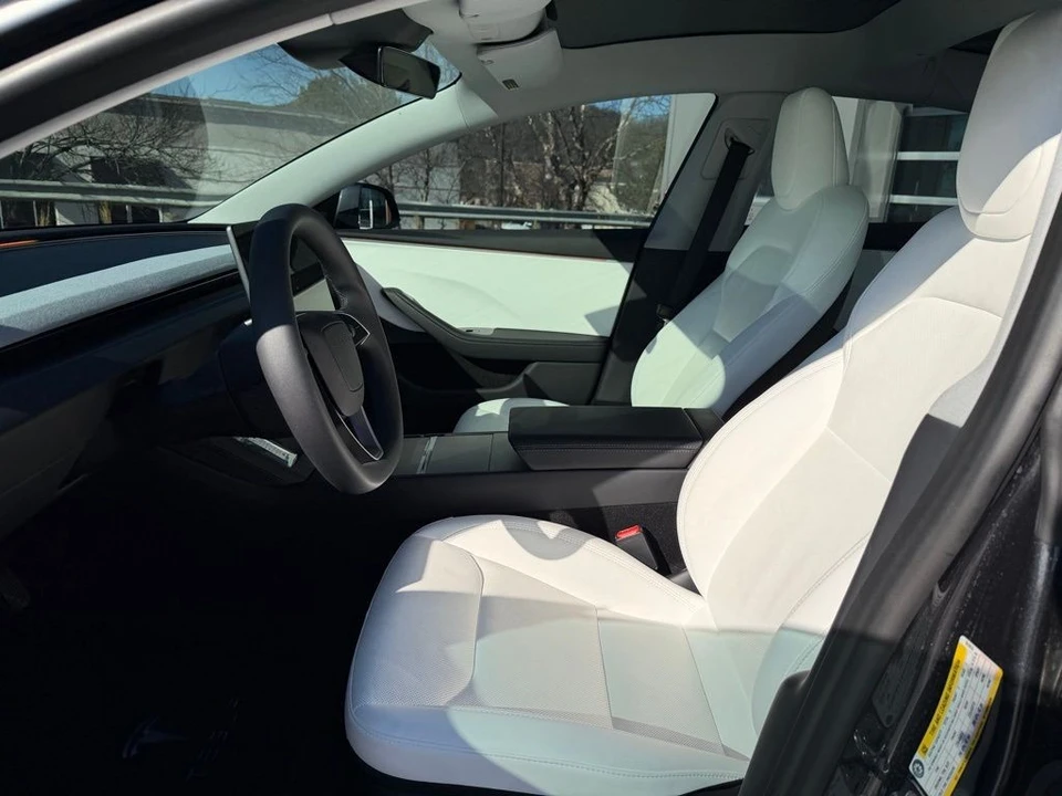 2025 Tesla Model 3 - Image 8 of 19
