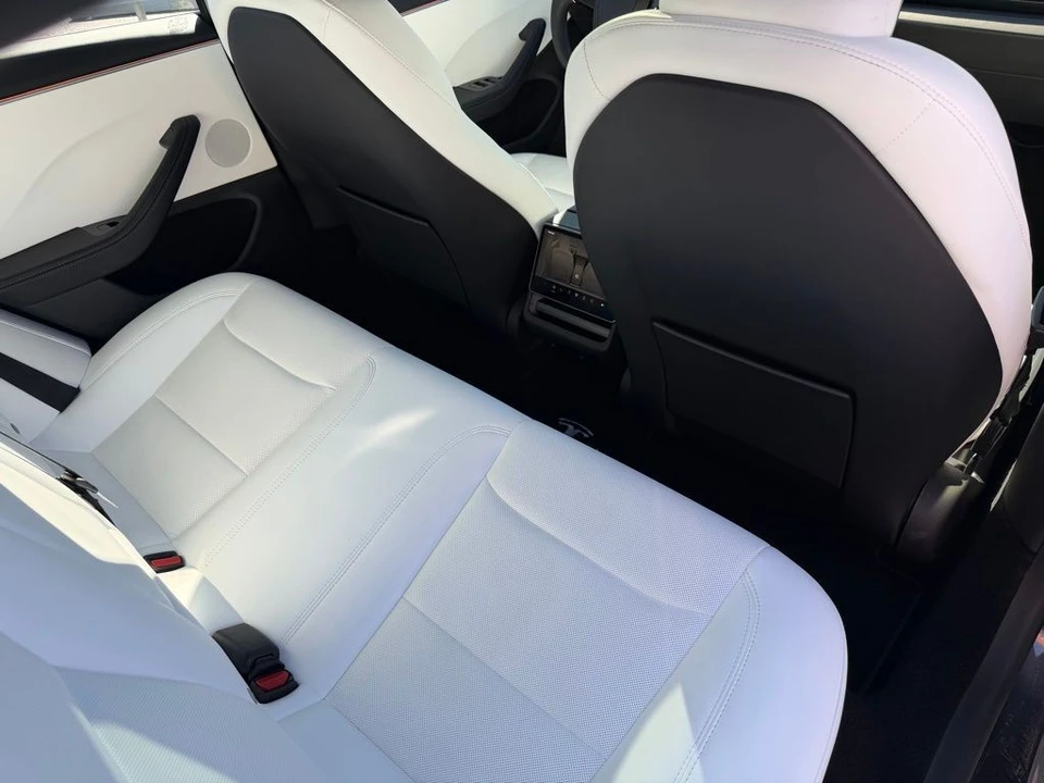 2025 Tesla Model 3 - Image 18 of 19