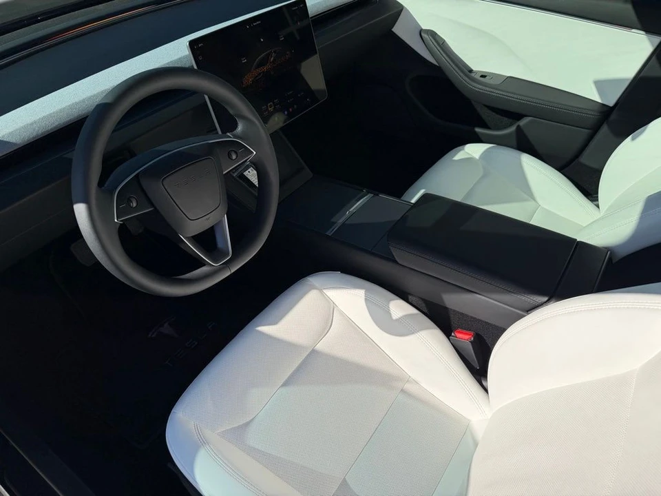 2025 Tesla Model 3 - Image 9 of 19