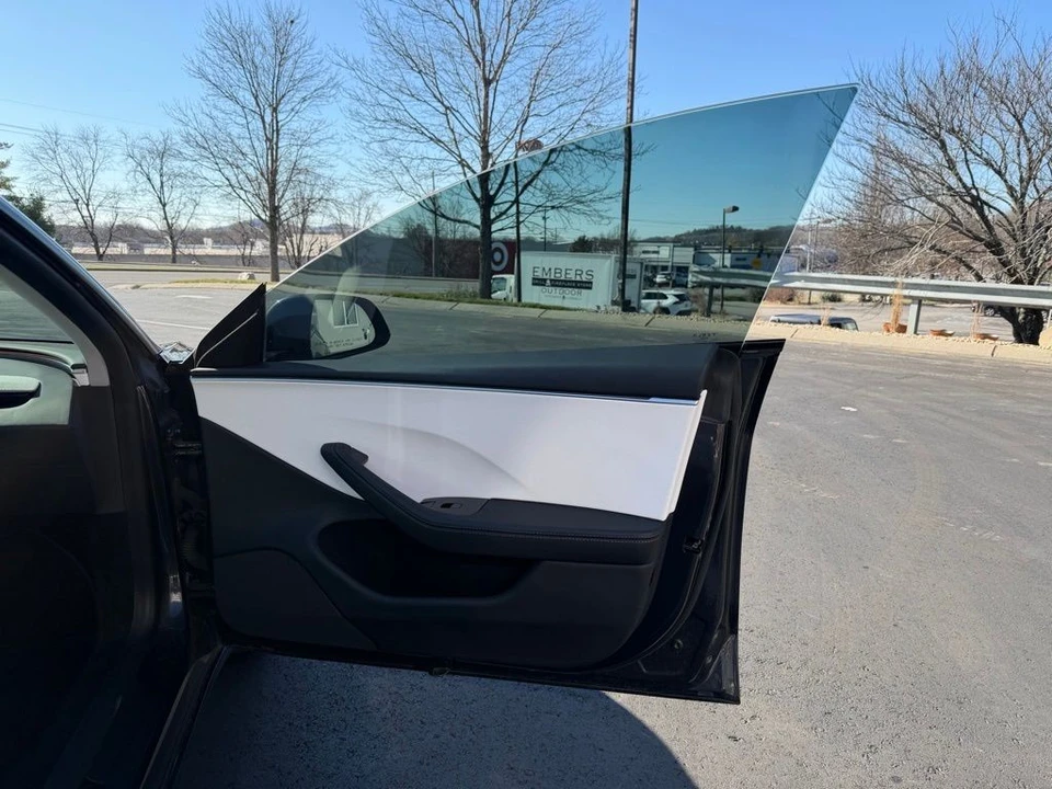 2025 Tesla Model 3 - Image 13 of 19