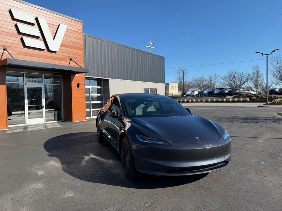 2025 Tesla Model 3 - Image 2 of 19