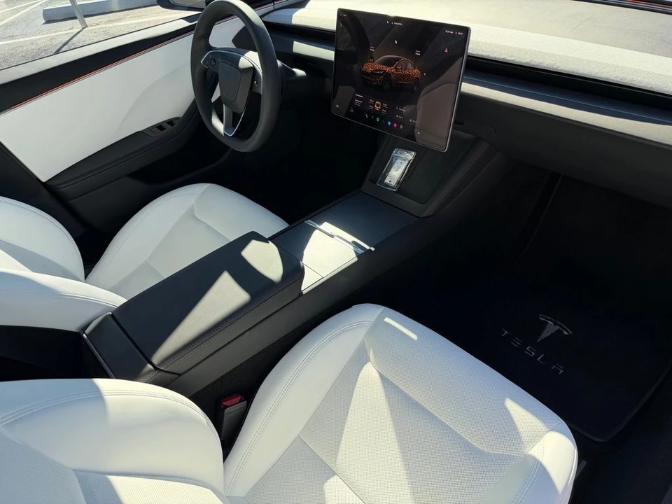 2025 Tesla Model 3 - Image 15 of 19