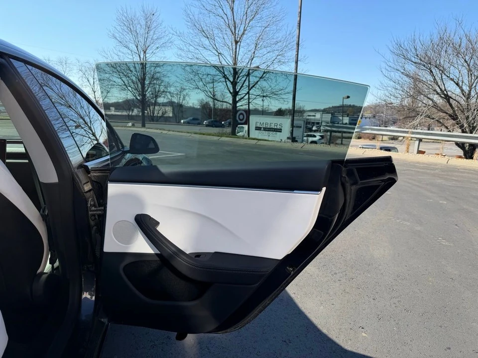 2025 Tesla Model 3 - Image 16 of 19