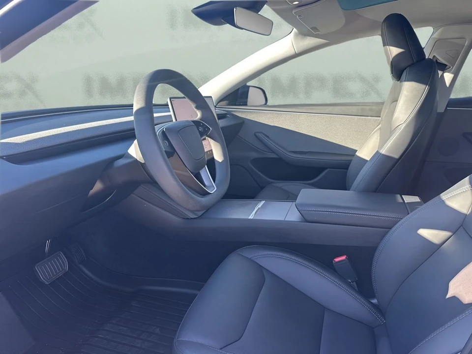 2025 Tesla Model 3 - Image 9 of 12