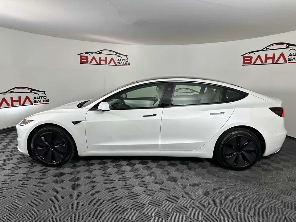 2025 Tesla Model 3 - Image 4 of 21