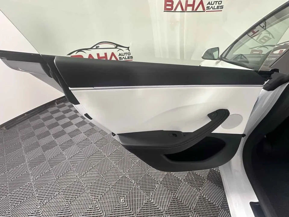 2025 Tesla Model 3 - Image 18 of 21