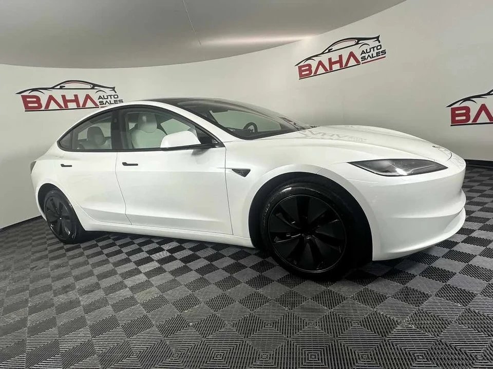 2025 Tesla Model 3 - Image 12 of 21