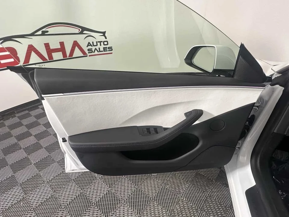2025 Tesla Model 3 - Image 16 of 21