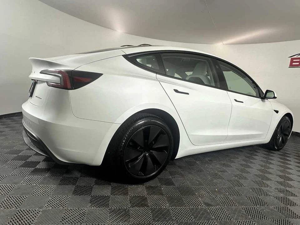2025 Tesla Model 3 - Image 9 of 21