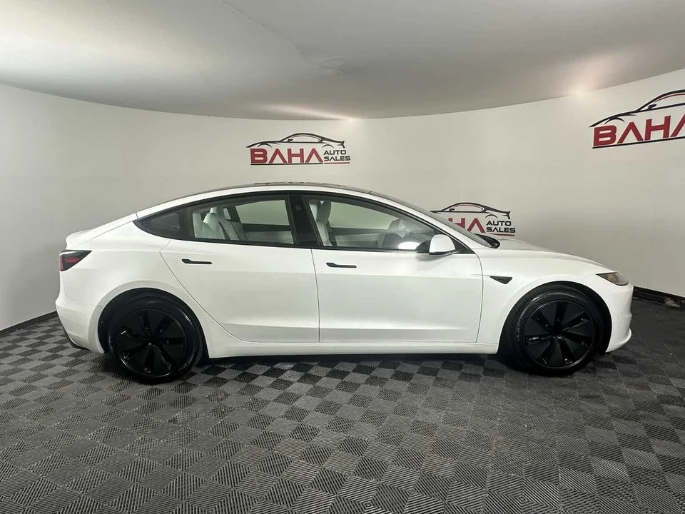 2025 Tesla Model 3 - Image 10 of 21